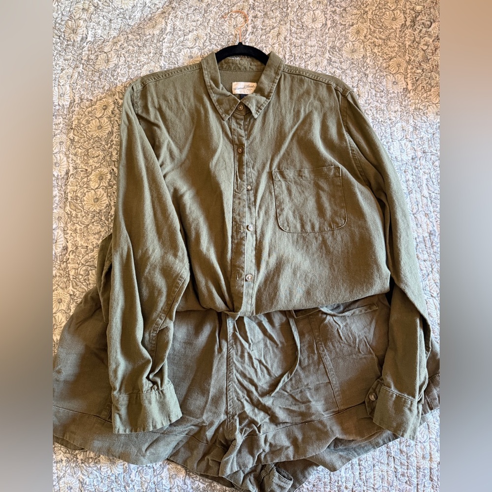 Universal thread long sleeve and shorts set
